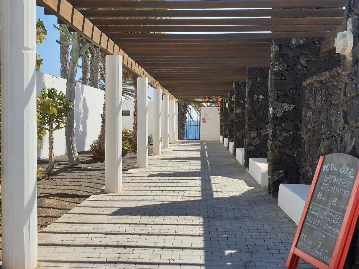 Casa a primera linea de mar Costa Teguise Villa